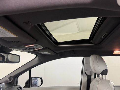 Used 2022 Toyota Sienna XSE w/ XSE Plus Package FWD image 22