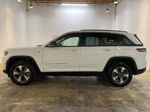 Used 2022 Jeep Grand Cherokee Limited 4xe w/ Luxury Tech Group II AWD/4WD image 2