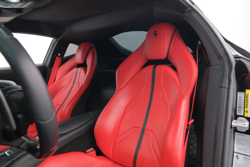 Used 2018 Ferrari 812 Superfast RWD image 10
