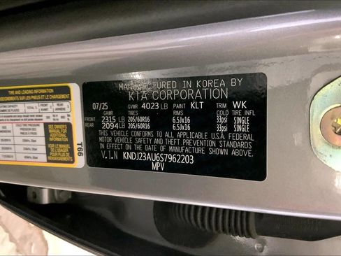 Certified 2025 Kia Soul LX w/ LX Technology Package FWD image 30