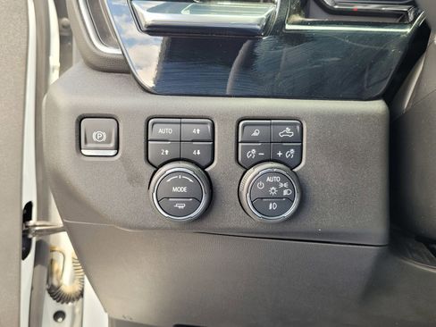 Used 2024 Chevrolet Silverado 1500 LTZ AWD/4WD image 23