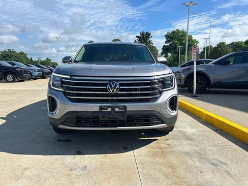 Used 2025 Volkswagen Atlas SE AWD/4WD image 3