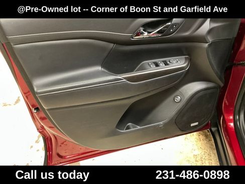 Used 2019 GMC Acadia SLT AWD/4WD image 15