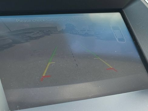 Used 2017 Ford Edge Titanium w/ Technology Package FWD image 14