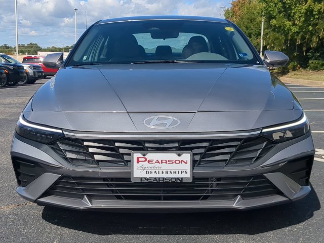 Used 2025 Hyundai Elantra Hybrid FWD image 8