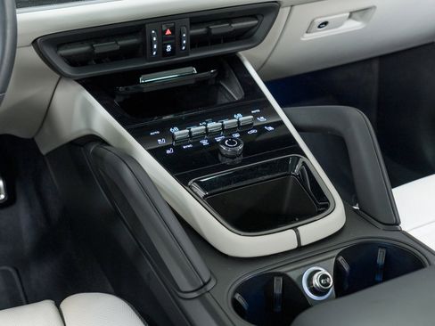 Used 2025 Porsche Cayenne S image 23