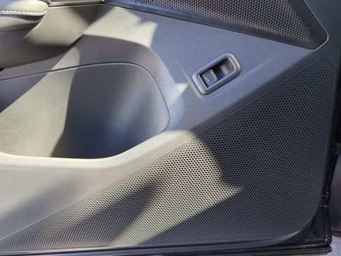 New 2026 Volkswagen Tiguan SE R-Line image 19