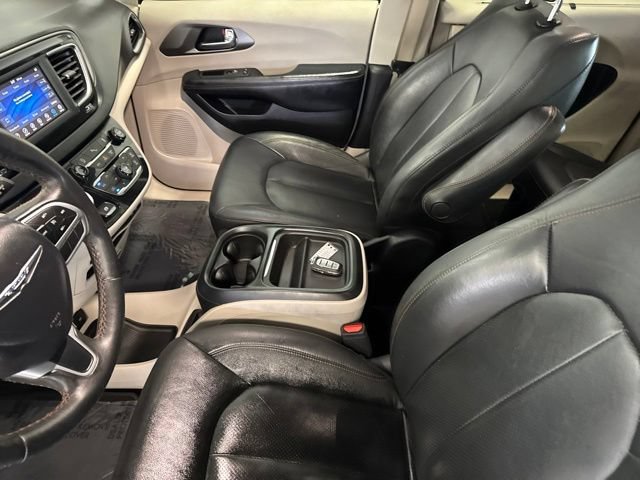 Used 2020 Chrysler Pacifica Touring-L FWD image 41