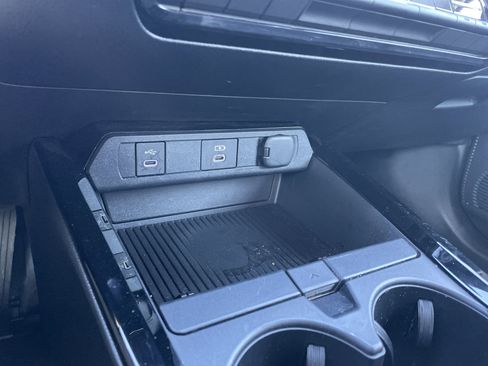 Used 2025 Toyota Prius LE image 25