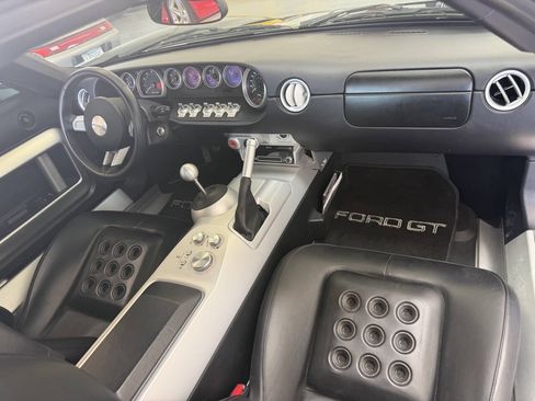 Used 2005 Ford GT RWD image 36