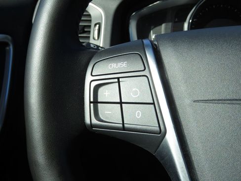 Used 2018 Volvo S60 T5 Inscription image 21