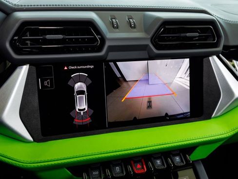 Used 2025 Lamborghini Urus SE image 40