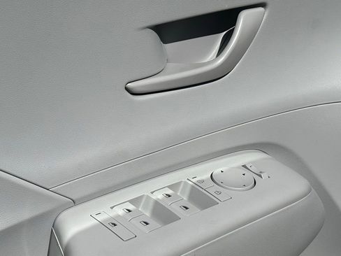 Used 2025 Hyundai Kona SEL image 27