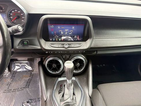 Used 2021 Chevrolet Camaro LT w/ Technology Package RWD image 17