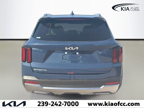 New 2026 Kia Sorento S image 4