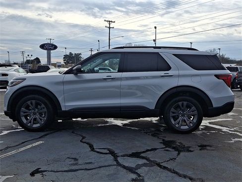 New 2026 Ford Explorer Active w/ Active Comfort Package image 4