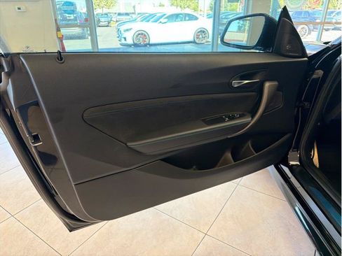 Used 2018 BMW M2 RWD image 9