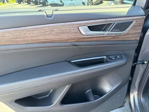 Used 2025 Volkswagen Atlas SEL Premium R-Line image 11