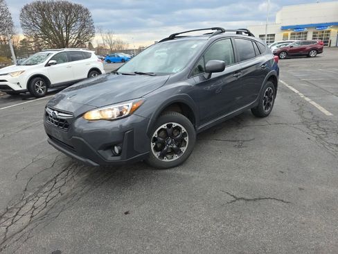 Used 2021 Subaru Crosstrek 2.0i Premium image 5