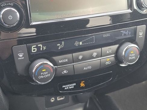 Used 2019 Nissan Rogue SV image 23