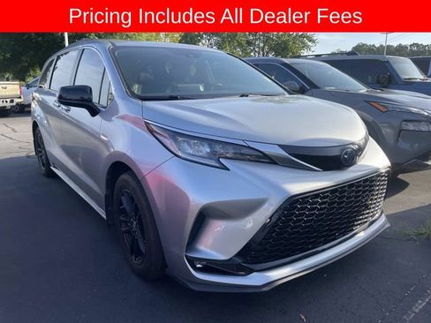 Used 2022 Toyota Sienna XSE AWD/4WD image 12