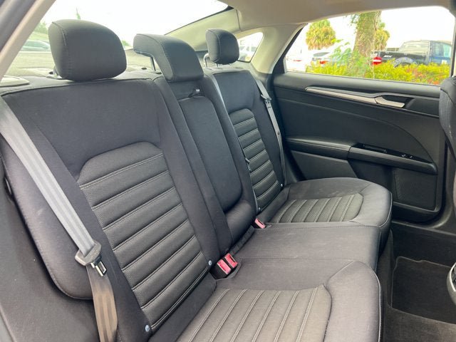 Used 2014 Ford Fusion SE FWD image 20
