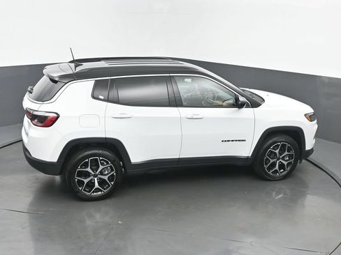 Used 2025 Jeep Compass Limited AWD/4WD image 34