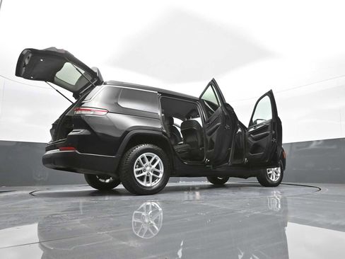 Used 2023 Jeep Grand Cherokee L Laredo image 55