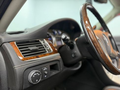 Used 2013 Cadillac Escalade Platinum image 43
