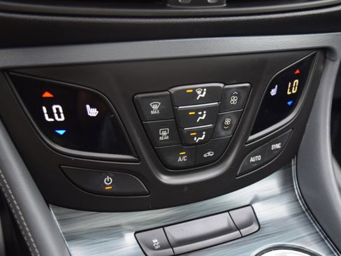 Used 2020 Buick Envision Premium AWD/4WD image 31