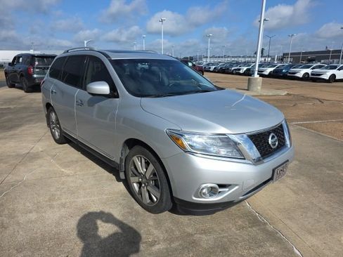 Used 2015 Nissan Pathfinder Platinum w/ Cargo Package FWD image 5