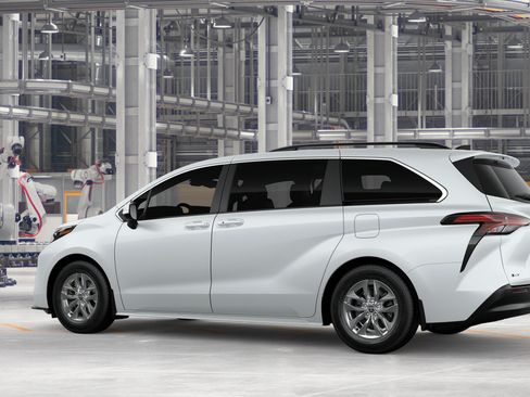 New 2026 Toyota Sienna XLE FWD image 7