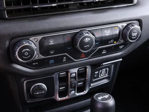 Used 2024 Jeep Wrangler Unlimited AWD/4WD image 18