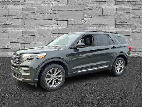 Certified 2024 Ford Explorer XLT w/ Equipment Group 202A AWD/4WD image 5