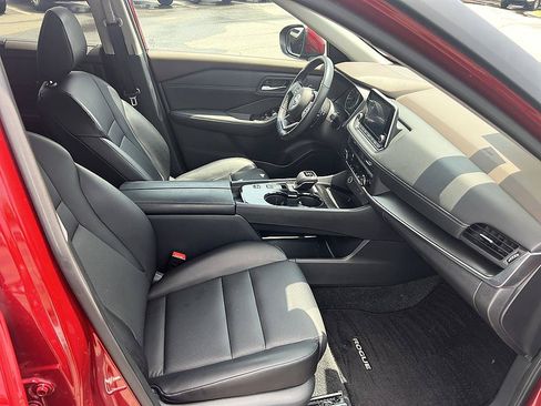 Certified 2023 Nissan Rogue SV w/ SV Premium B Package FWD image 17