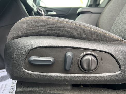 Used 2023 Chevrolet Equinox LT image 11