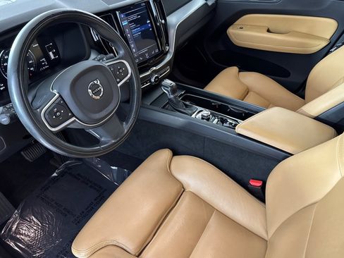 Used 2019 Volvo XC60 T6 Momentum AWD/4WD image 4