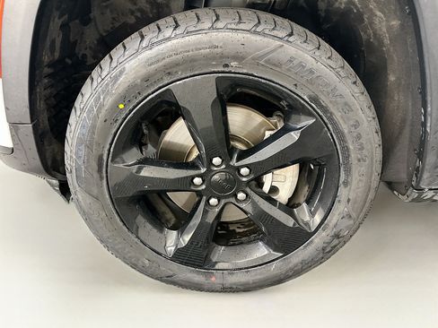 Used 2023 Jeep Grand Cherokee L Limited w/ Luxury Tech Group II AWD/4WD image 37