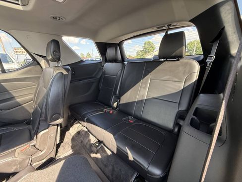 Used 2018 Chevrolet Traverse LT FWD image 14