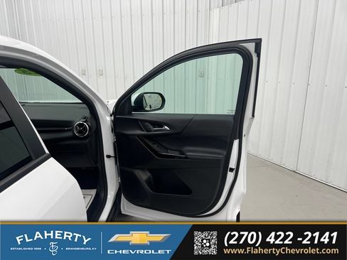 Used 2025 Chevrolet Equinox LT FWD image 14