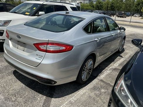 Used 2014 Ford Fusion SE w/ Equipment Group 202A FWD image 5