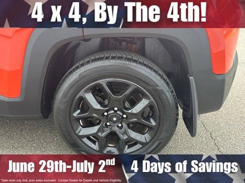 Used 2016 Jeep Renegade Latitude AWD/4WD image 36