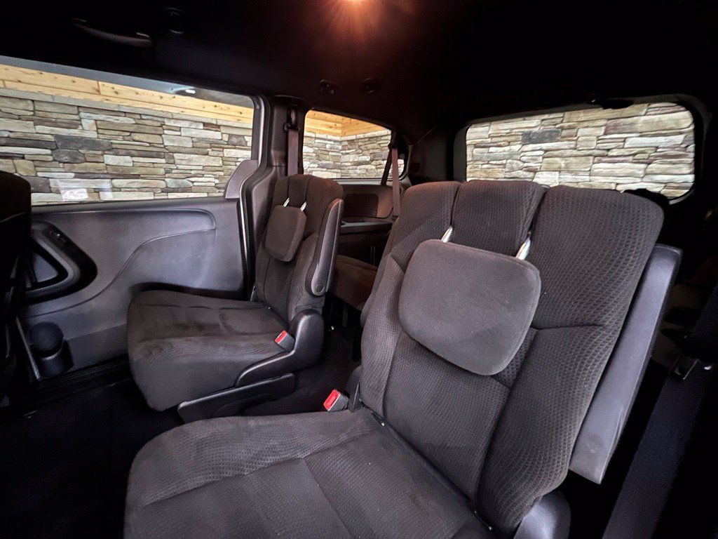 Used 2015 Dodge Grand Caravan SE FWD image 29