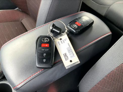 Used 2023 Toyota Corolla SE image 13