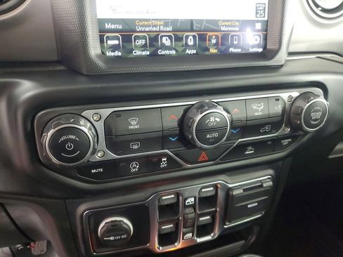 Used 2023 Jeep Gladiator Sport AWD/4WD image 19
