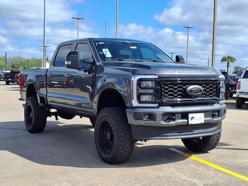 New 2026 Ford F250 Lariat w/ Black Appearance Package image 7