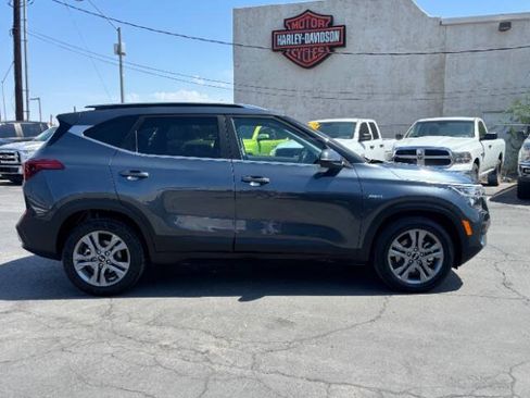 Used 2021 Kia Seltos S AWD/4WD image 2