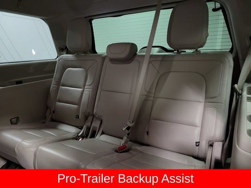 Used 2020 Lincoln Navigator Reserve w/ Luxury Package RWD image 22