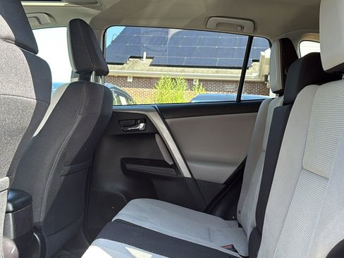 Used 2017 Toyota RAV4 XLE AWD/4WD image 22