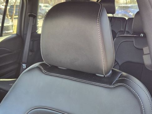 Used 2025 Jeep Grand Cherokee L Laredo RWD image 20